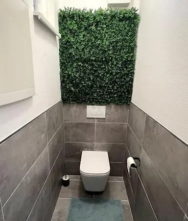 Apartment, 2x Free Garage, 10 Mins To Centre *