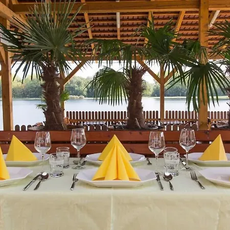 Apartamento Apartment, 2x Free Garage, 10 Mins To Centre *