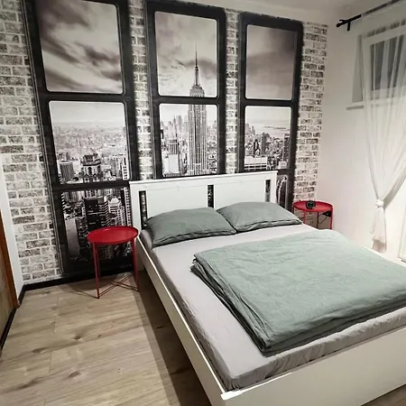 Апартаменти Lake Apartment, 2x Free Garage, 10 Mins To Centre *