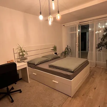 Apartment, 2x Free Garage, 10 Mins To Centre * Братислава