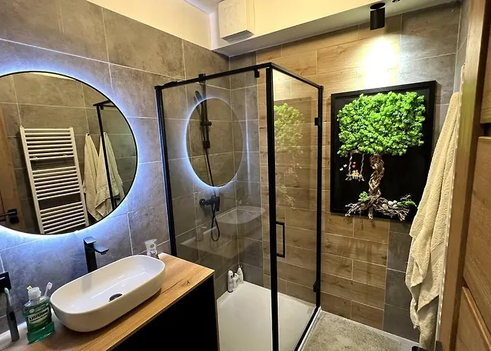 Apartment, 2x Free Garage, 10 Mins To Centre