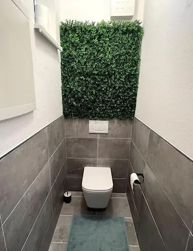 Apartment, 2x Free Garage, 10 Mins To Centre *