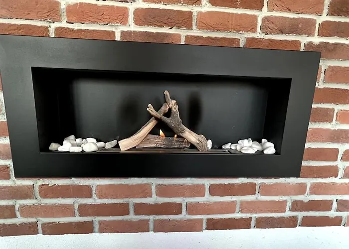 Apartment, 2x Free Garage, 10 Mins To Centre *