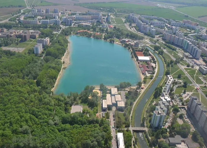 Apartment, 2x Free Garage, 10 Mins To Centre *