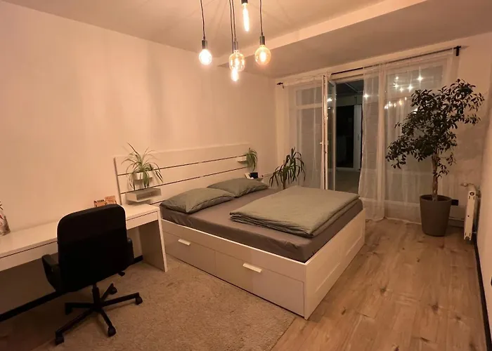 Apartment, 2x Free Garage, 10 Mins To Centre * Pressburg