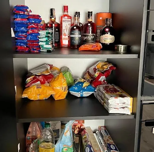 Apartment, 2x Free Garage, 10 Mins To Centre * Pozsony