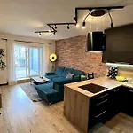 Apartment, 2x Free Garage, 10 Mins To Centre Apartamento Bratislava