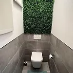 Apartment, 2x Free Garage, 10 Mins To Centre *