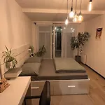 Apartment, 2x Free Garage, 10 Mins To Centre Bratislava